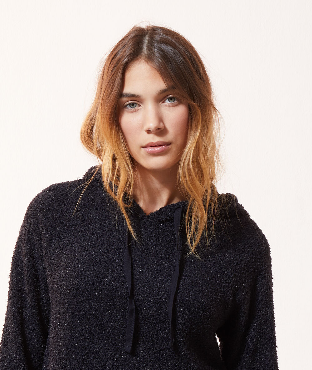 Sudadera con capucha negro.