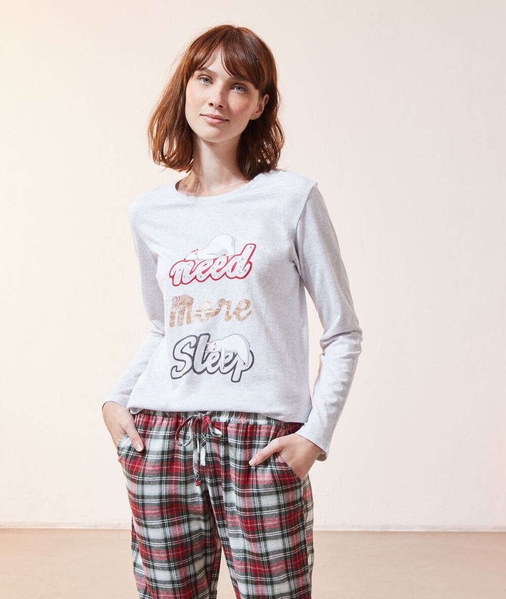 Pijama 3 piezas 'need more sleep' rojo.