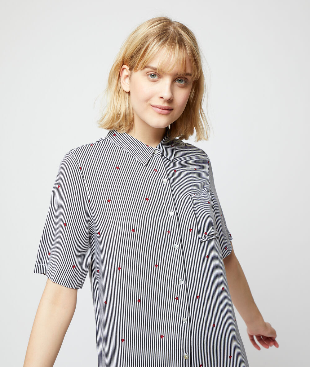 Camisón estampado finas rayas azul marino.