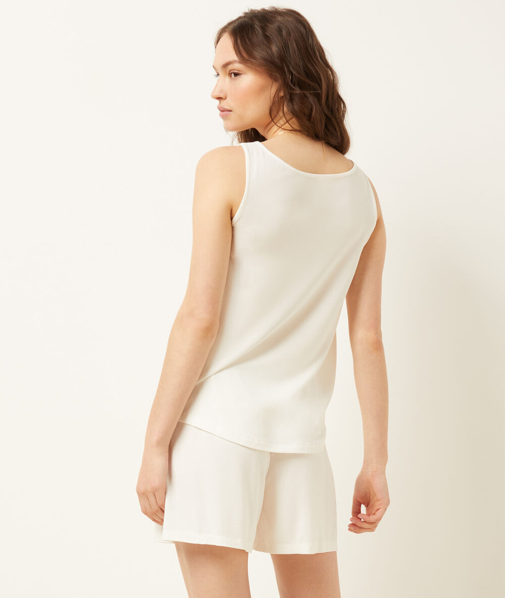 Top de modal liso crudo.