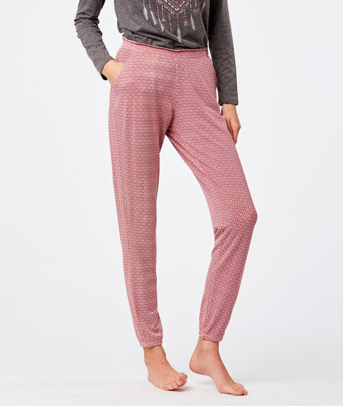 Pantalón estampado rosa.
