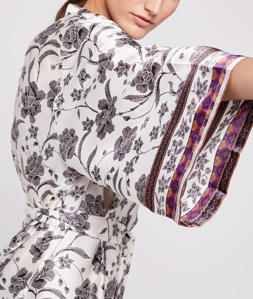 Bata tipo kimono estampado floral Bata tipo kimono estampado floral