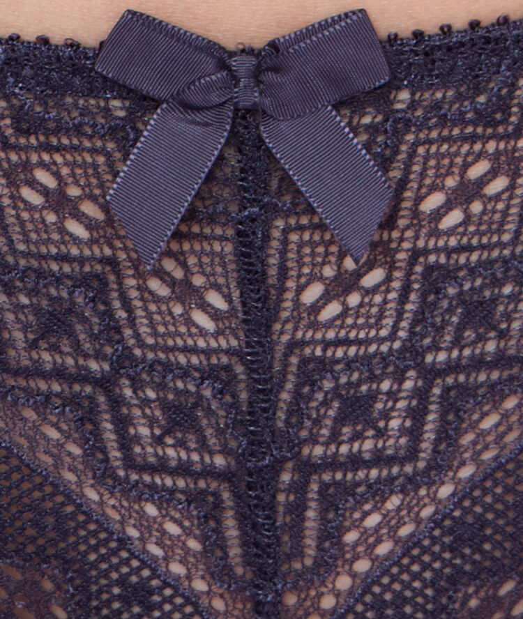 Tanga de encaje antracita.
