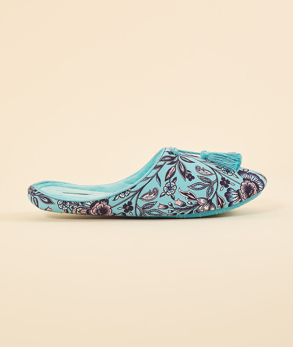 Zapatillas destalonadas estampadas azul laguna.