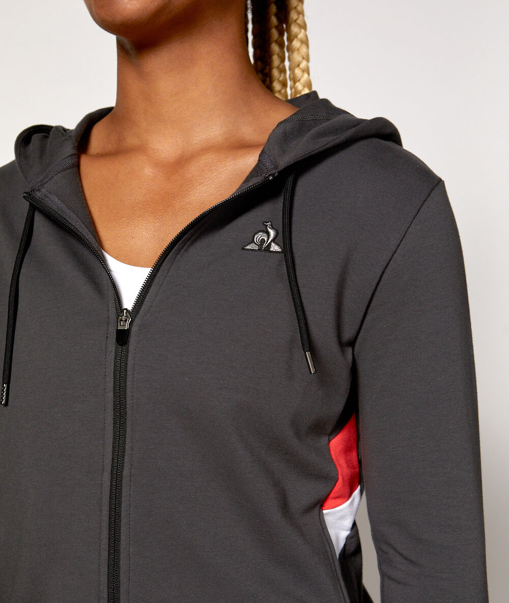 Chaqueta con capucha antracita.