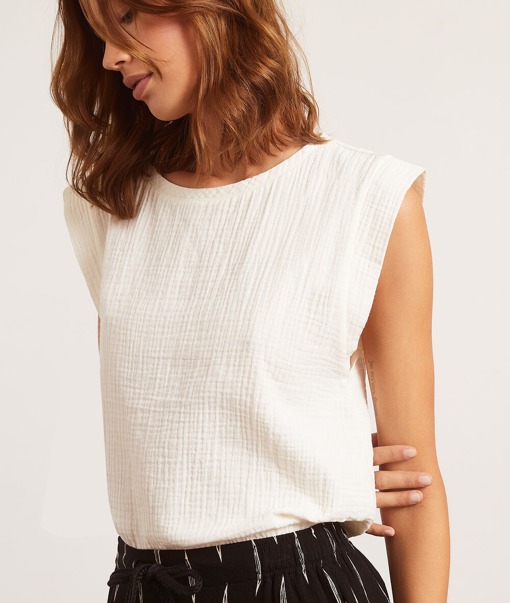 Camiseta suave relieve crudo.