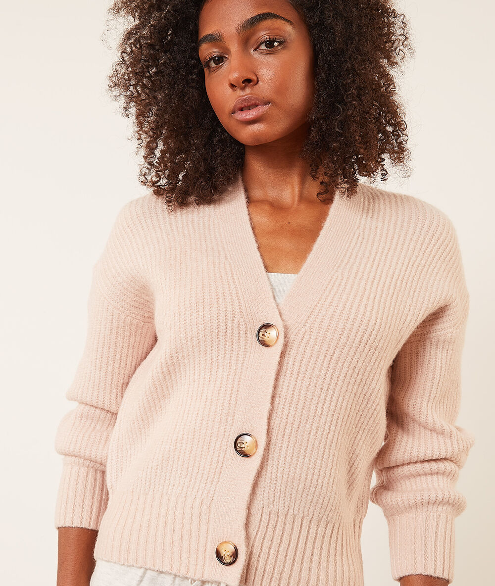 Chaqueta de punto marrón.