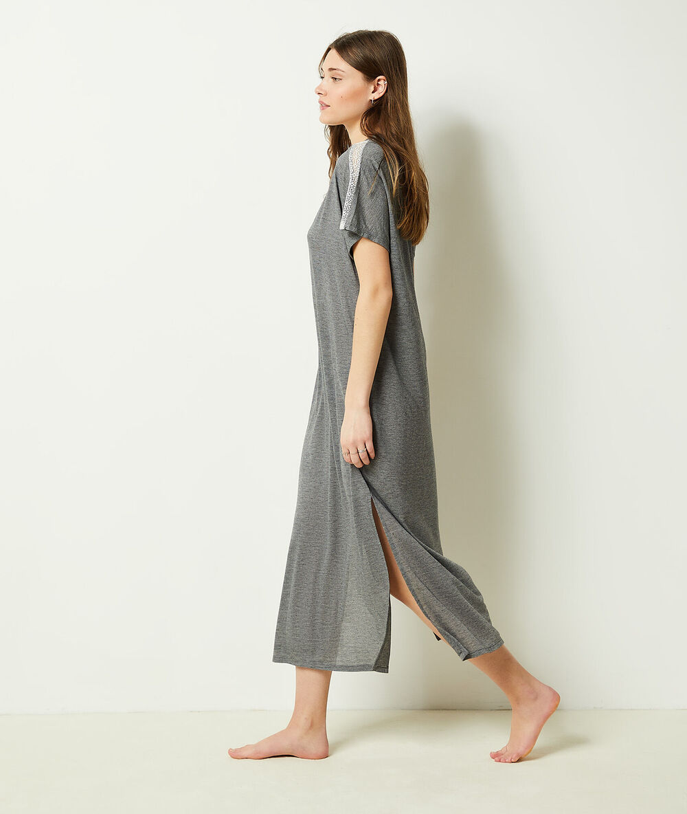 Chemise de nuit longue gris.