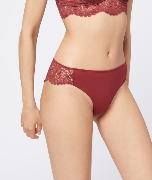 Braguita brasile&ntilde;a de encaje floral y microfibra marr&oacute;n.