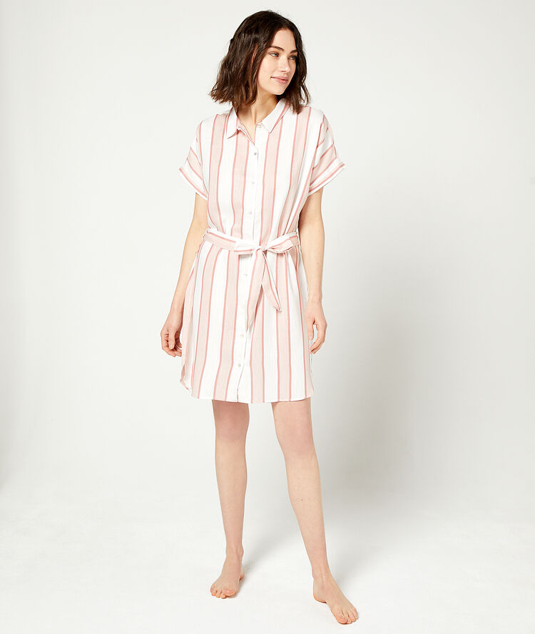 Camisón estampado de rayas rosa.