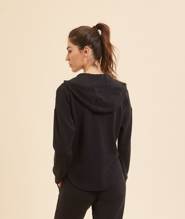 Chaqueta con capucha y cremallera Chaqueta con capucha y cremallera;${refinementColor}