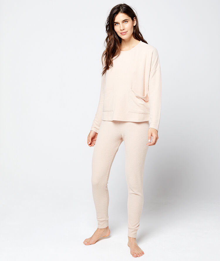 Pantalón acanalado rosa.