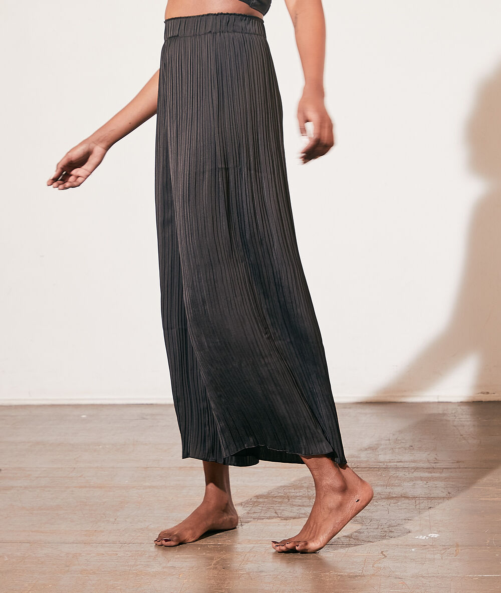 Pantalón pijama plisado negro.