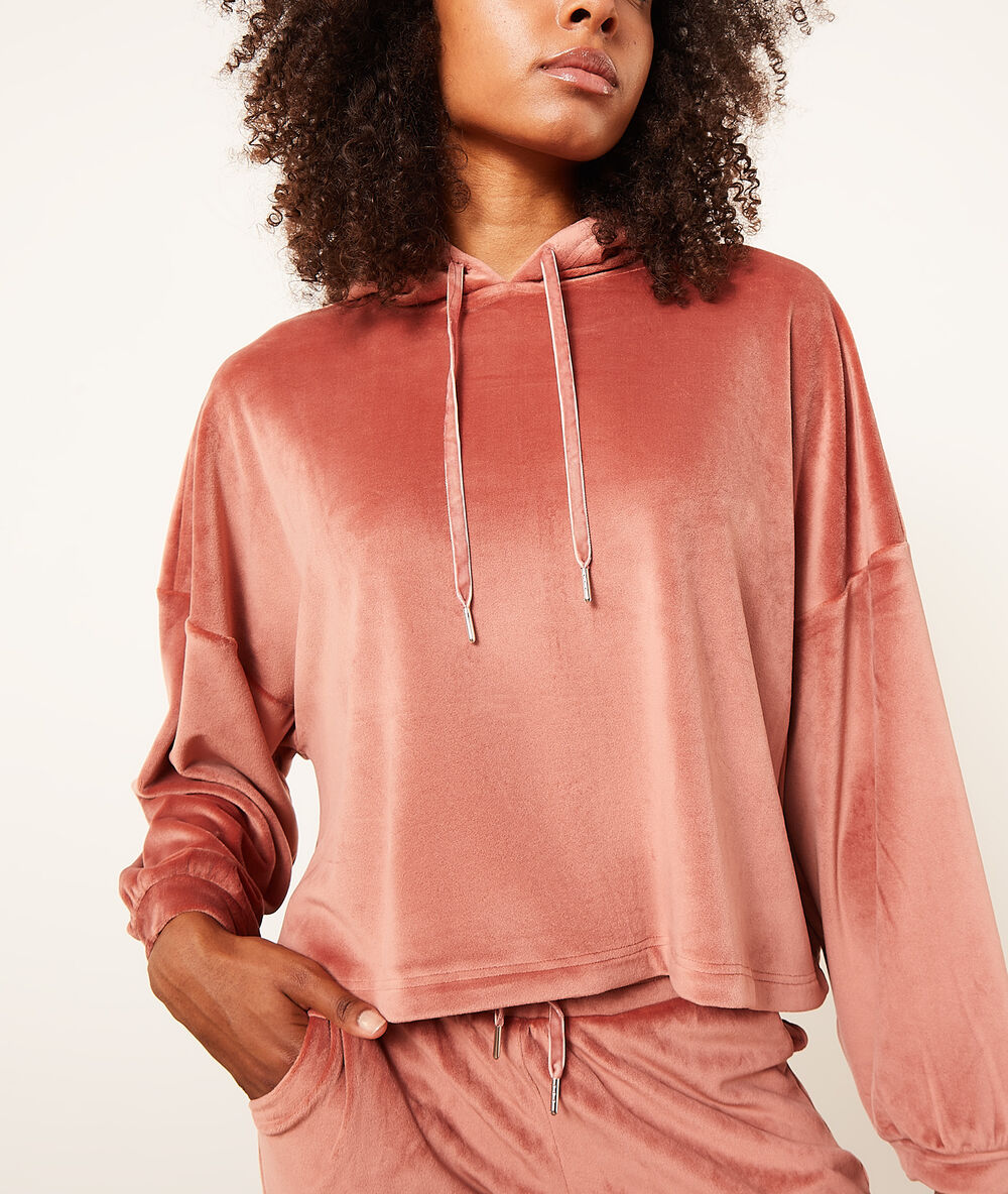 Sudadera con capucha de terciopelo rosa.