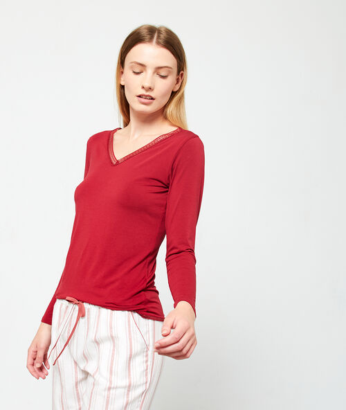 Camiseta escote en v de viscosa, motivos encaje rojo.