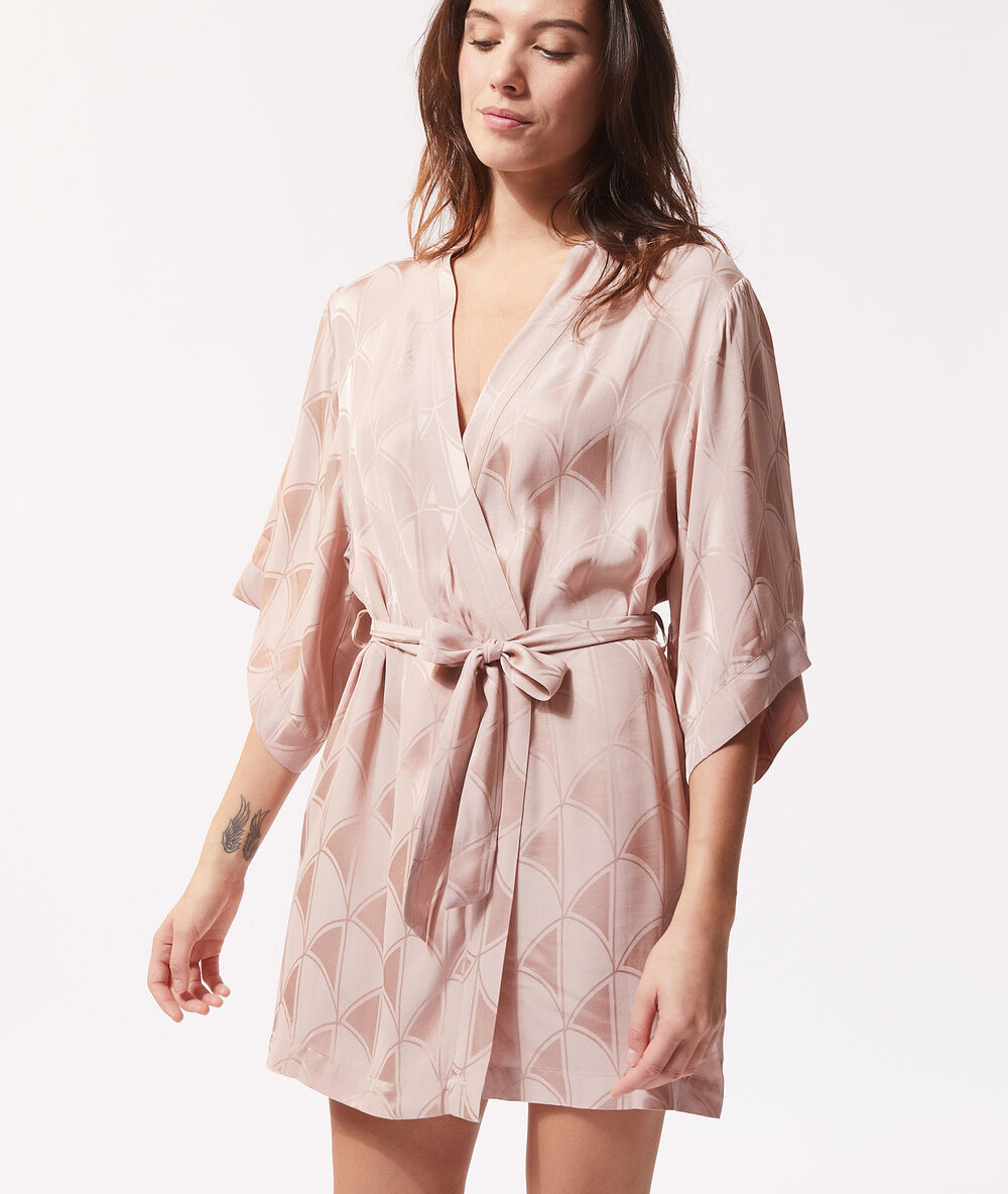 Bata tipo kimono de satén, estampado rosa pálido.