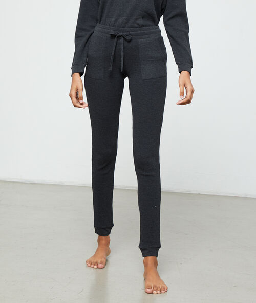 Pantalón homewear ajustado Pantalón homewear ajustado
