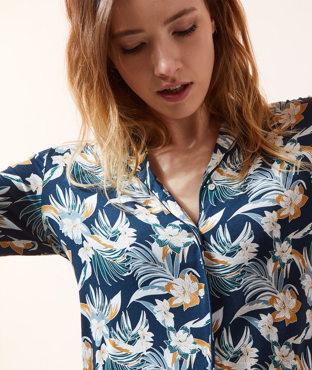 Camisa pijama estampado tropical turquesa.
