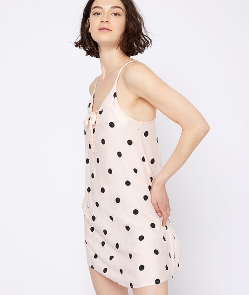 Camis&oacute;n estampado de lunares rosa.