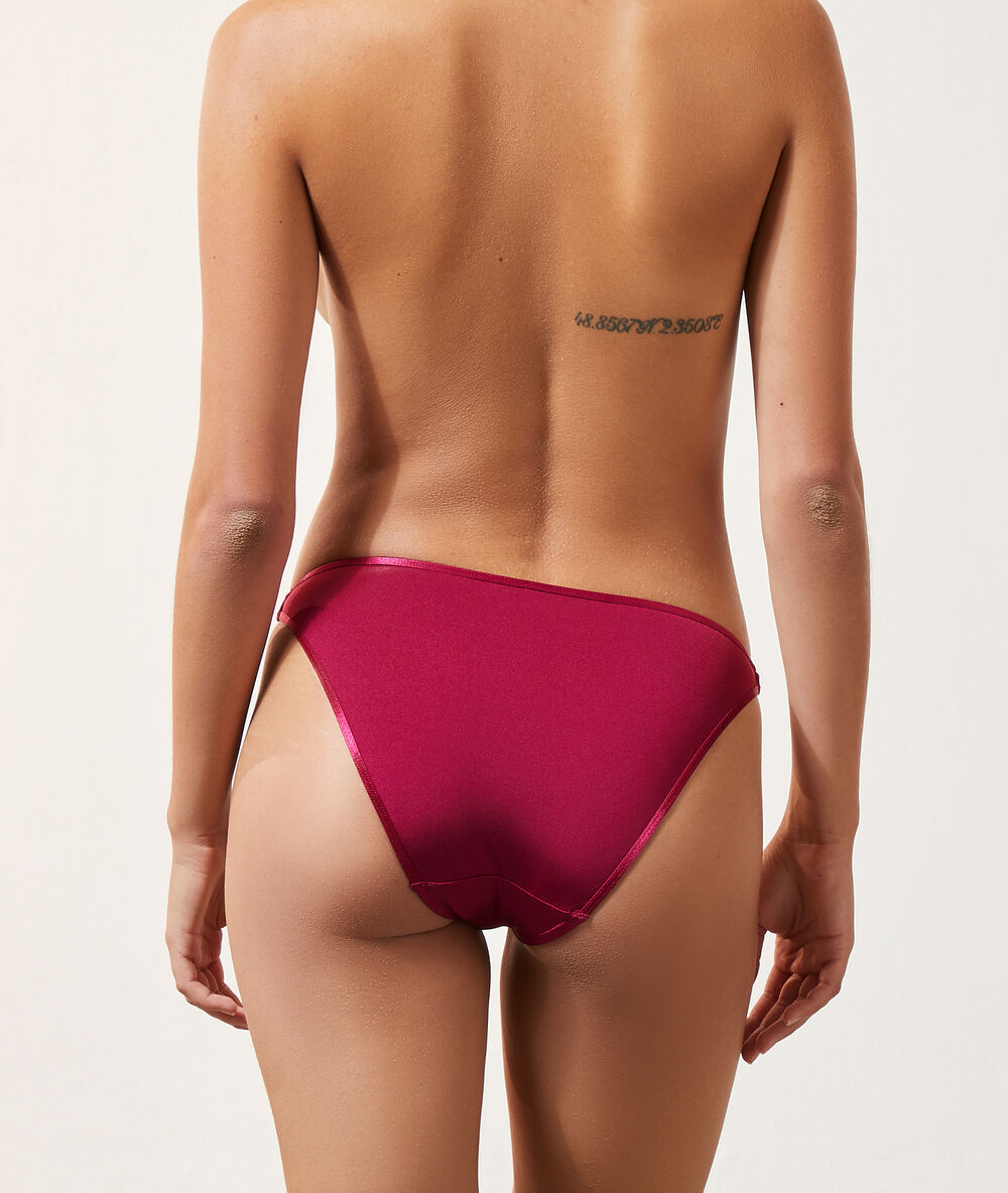 Braguita de microfibra fucsia.