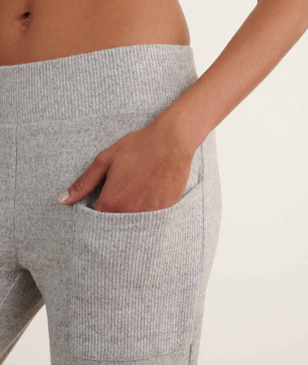 Pantalón con bolsillos frontales c.gris.