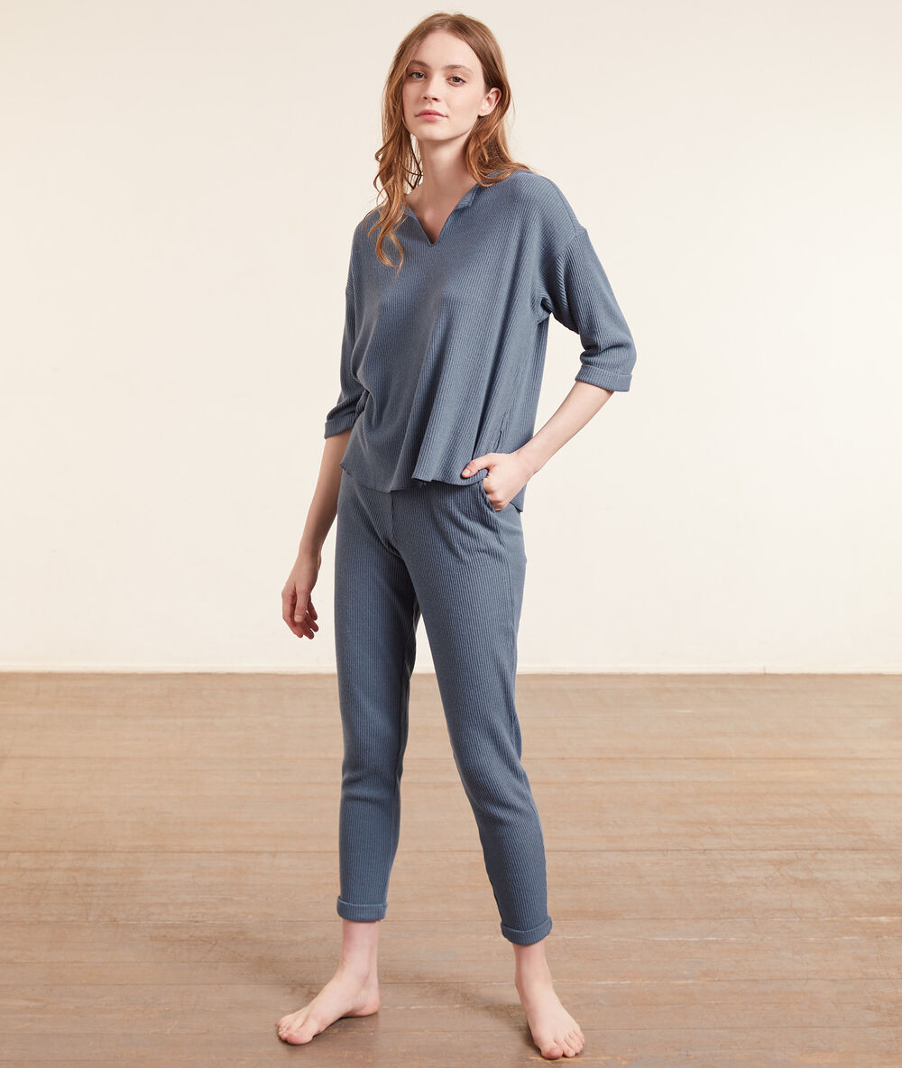 Pantalón jogger, tejido canalé azul.