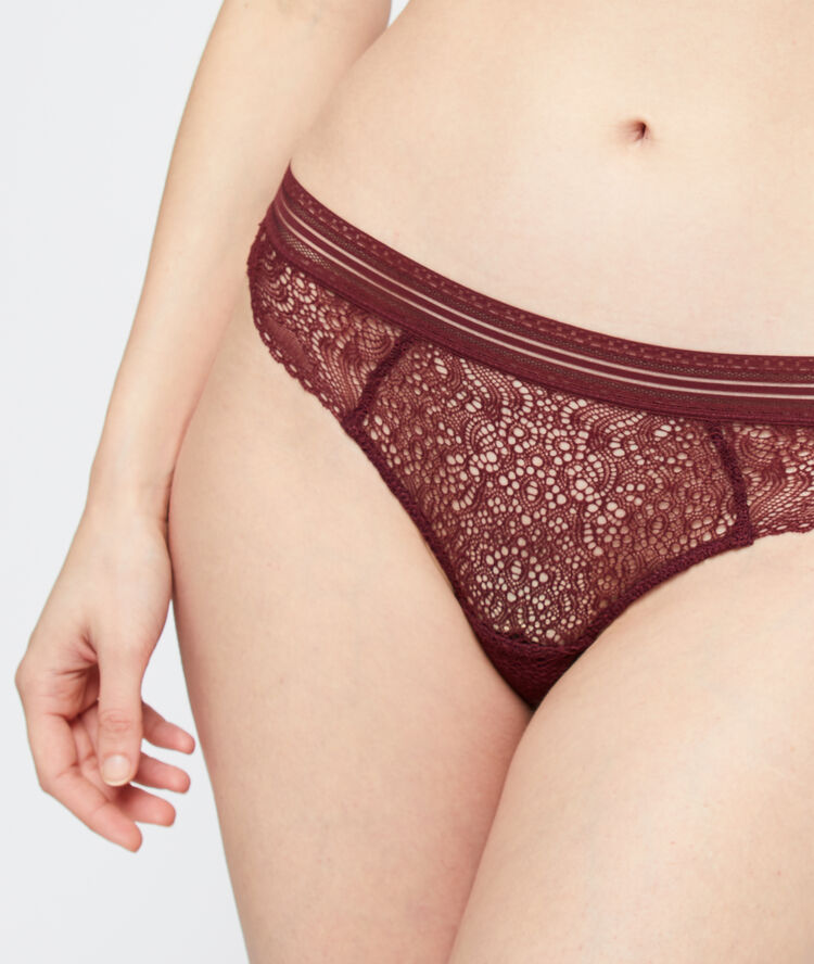 Tanga de encaje ciruela.