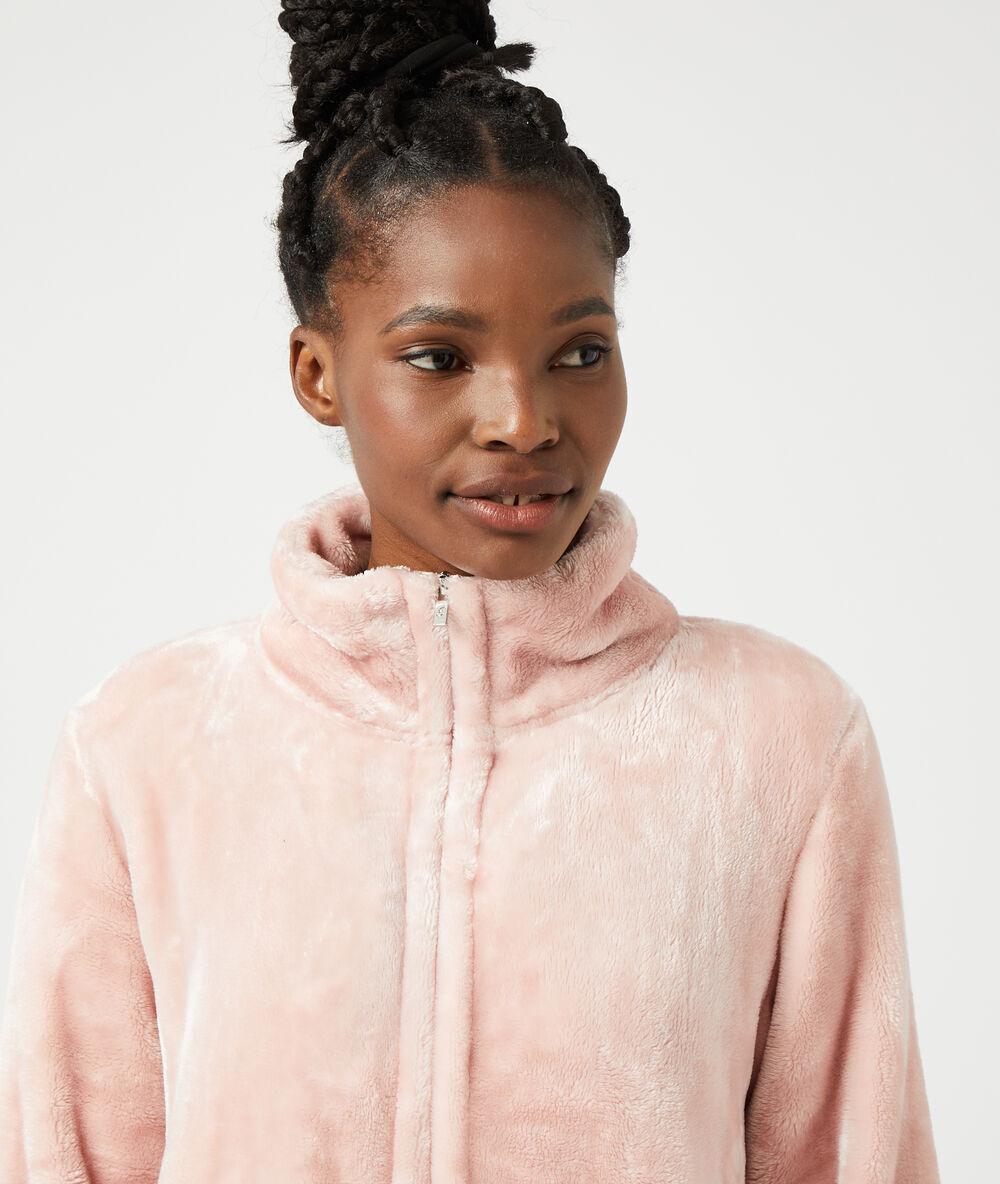 Chaqueta tejido peluche rosa.