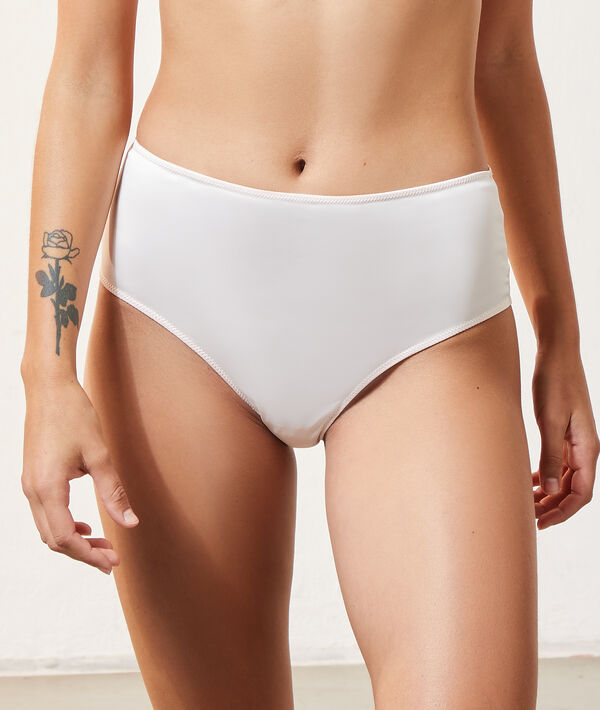 Braguita talle alto, efecto satinado Braguita talle alto, efecto satinado;${refinementColor}