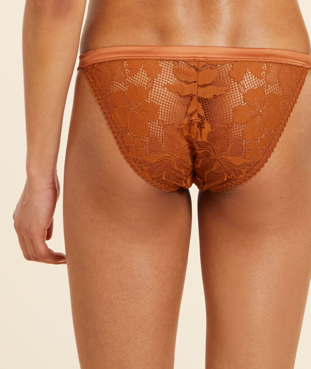 Braguita tira encaje floral cobre.