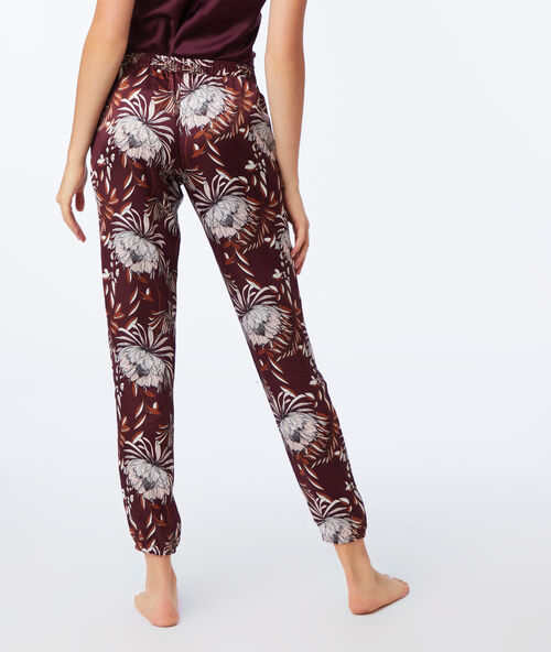 Pantalón largo de satén estampado floral burdeos.