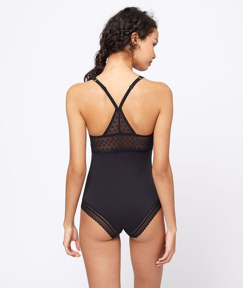 Body de encaje y microfibra negro.