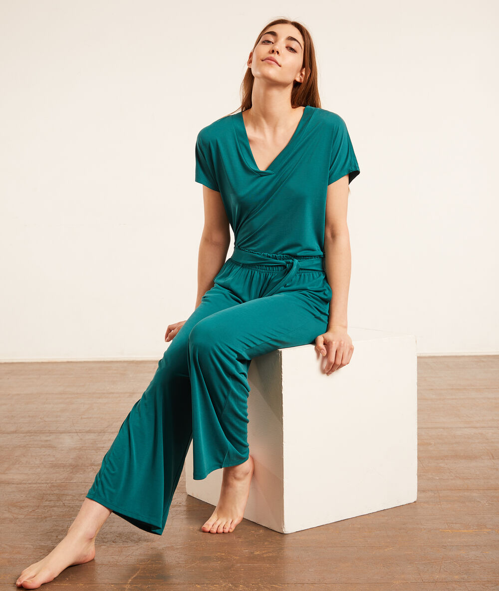 Pantalón pijama liso verde.