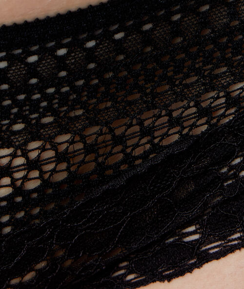 Culote de encaje negro.