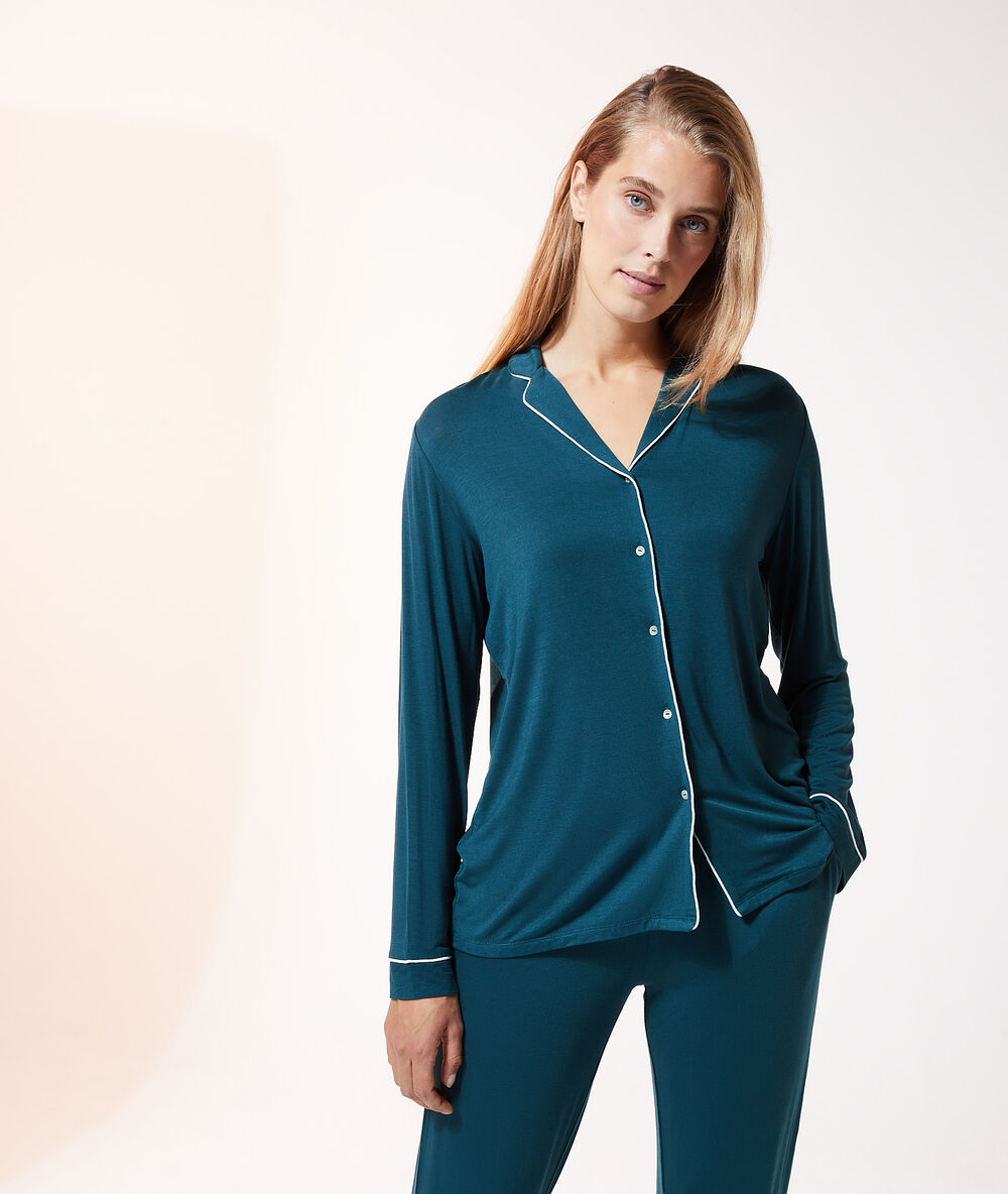 Camisa pijama turquesa.