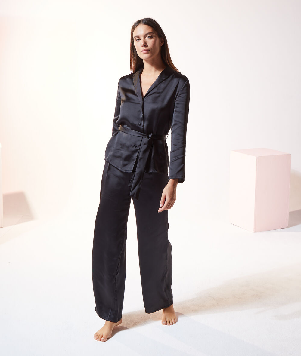 Camisa pijama ajustada cintura negro.