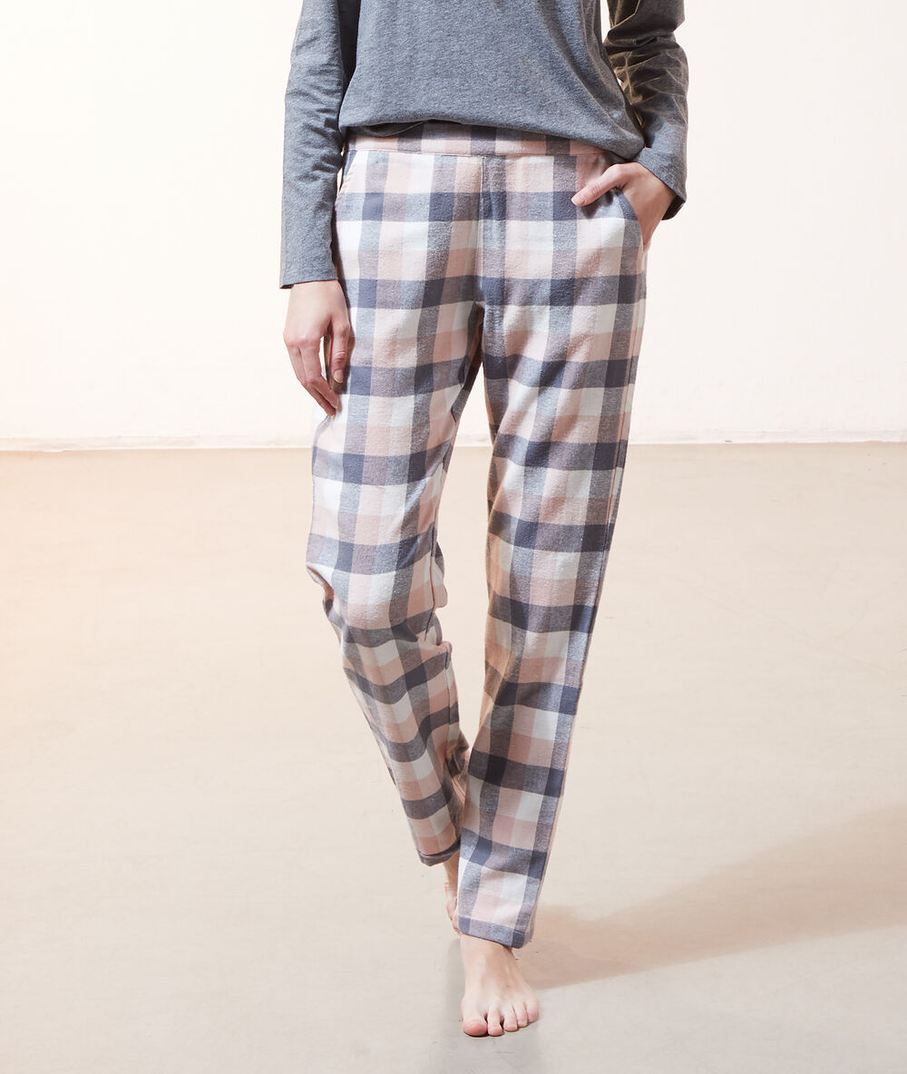 Pyjama 3 pièces, veste micropolaire rose.