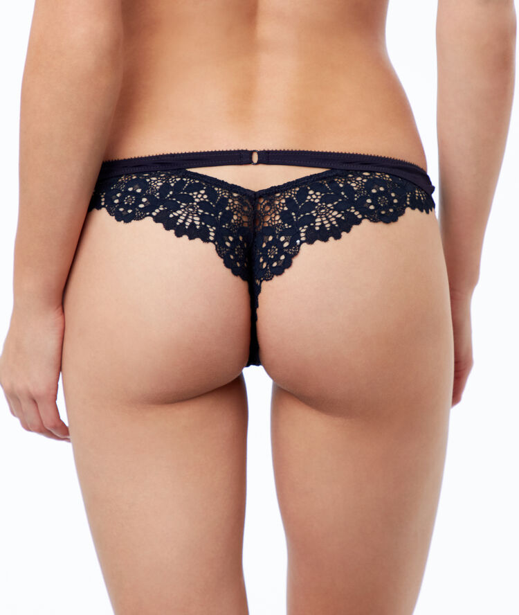 Tanga de encaje azul noche.