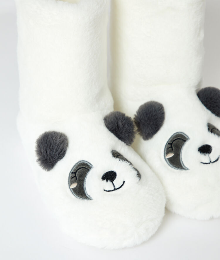 Zapatillas tipo botines panda crudo.