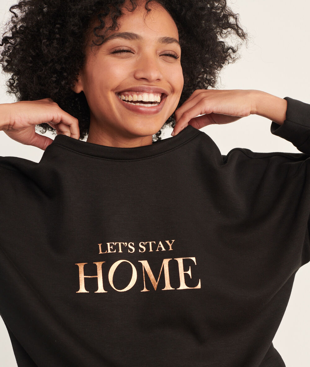 Sudadera con mensaje negro.