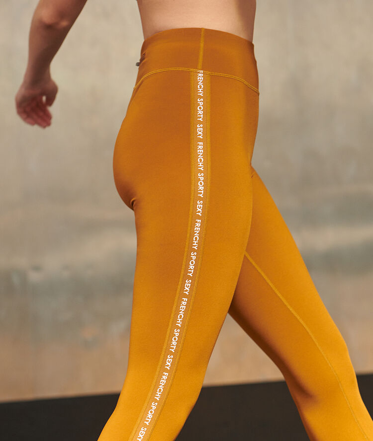 Leggings deportivos 7/8 mostaza.