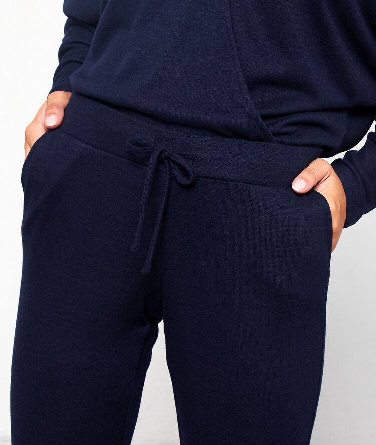 Pantalón liso anudado azul marino.