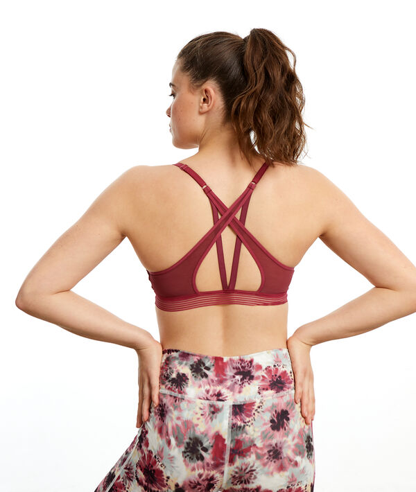Top de yoga. Sujeción media Top de yoga. Sujeción media;${refinementColor}