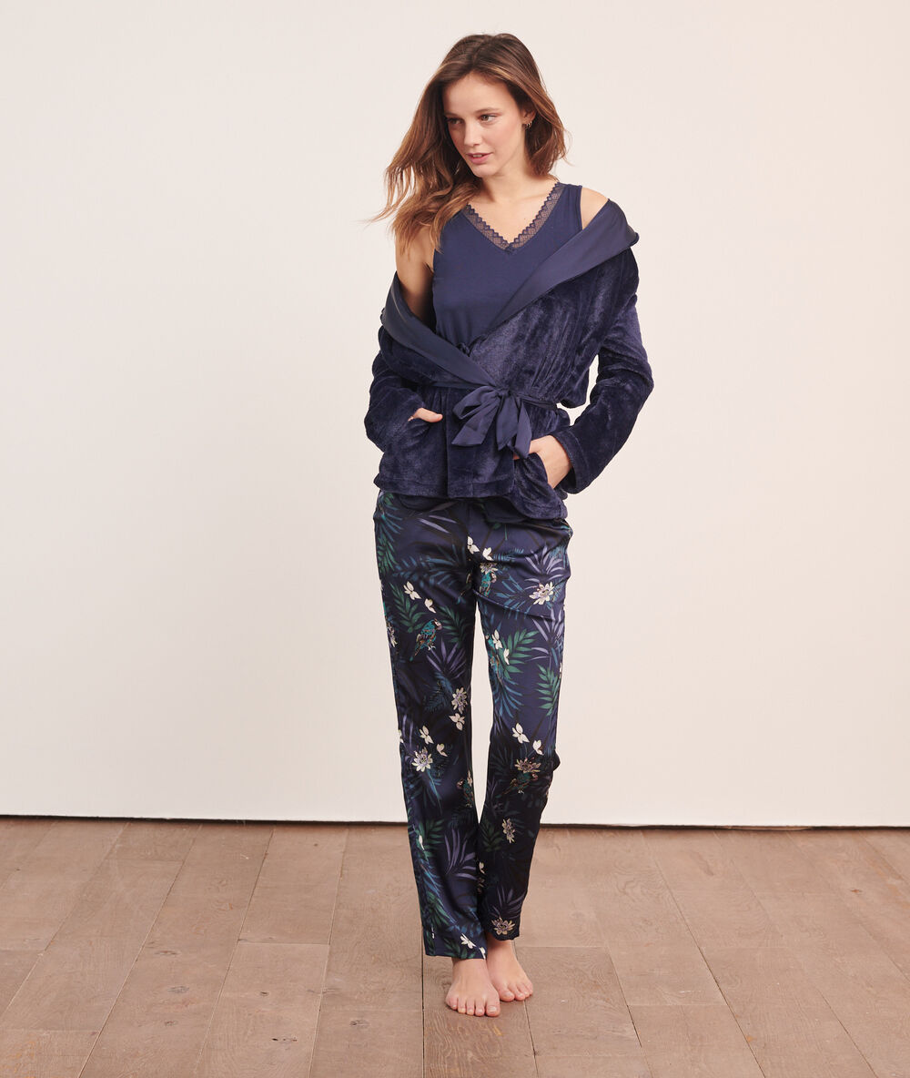Pijama 3 piezas estampado hojas marino.
