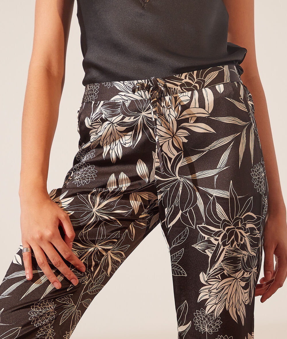 Pantalón pijama estampado floral negro.