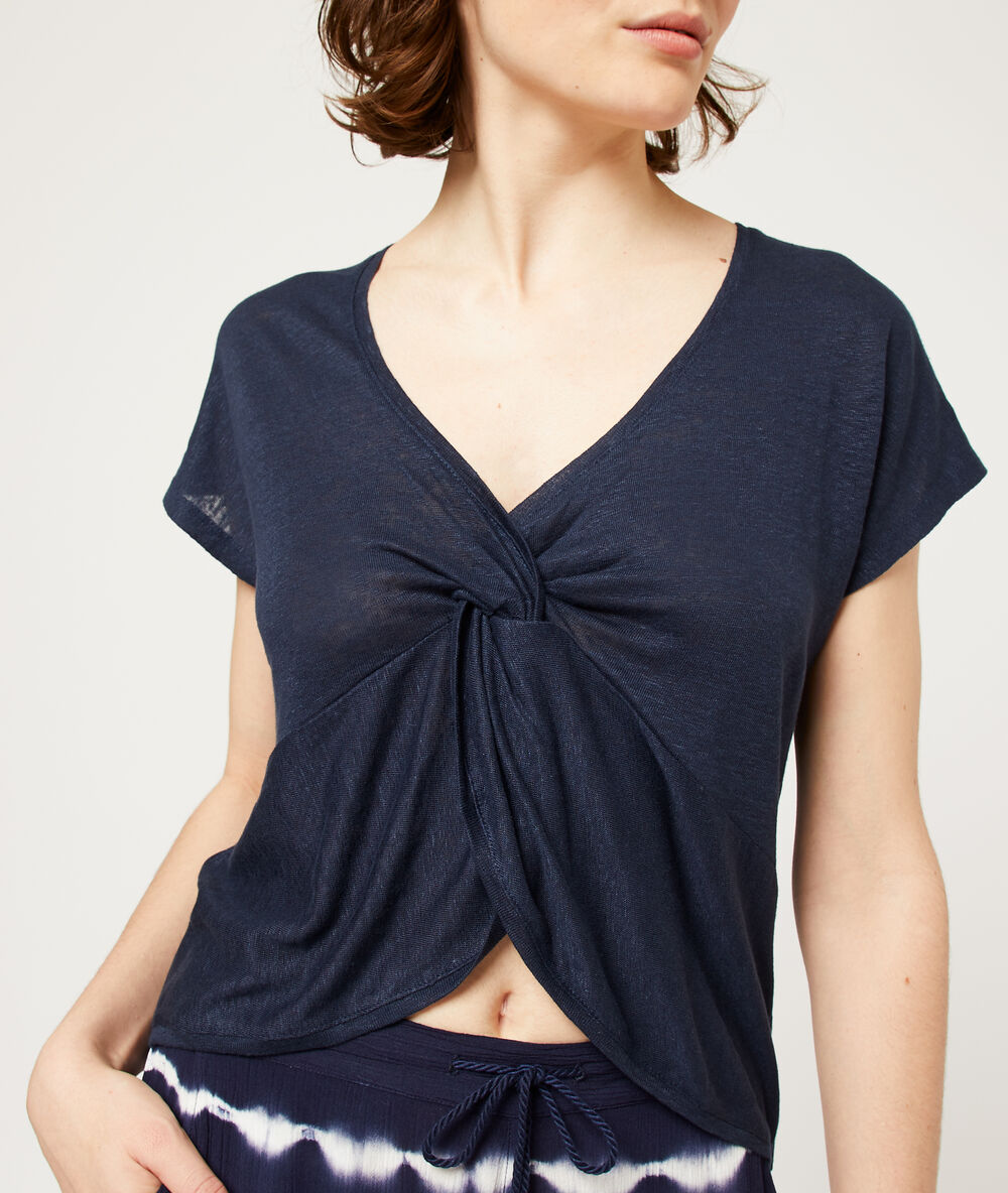 Top nudo azul marino.