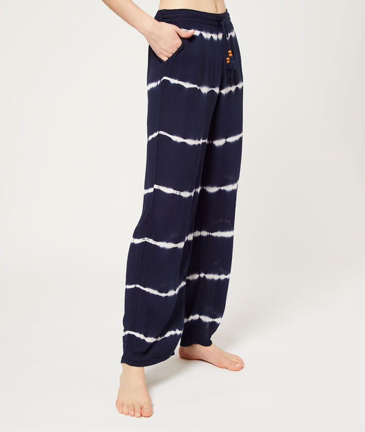 Pantalón estampado tie-dye azul marino.