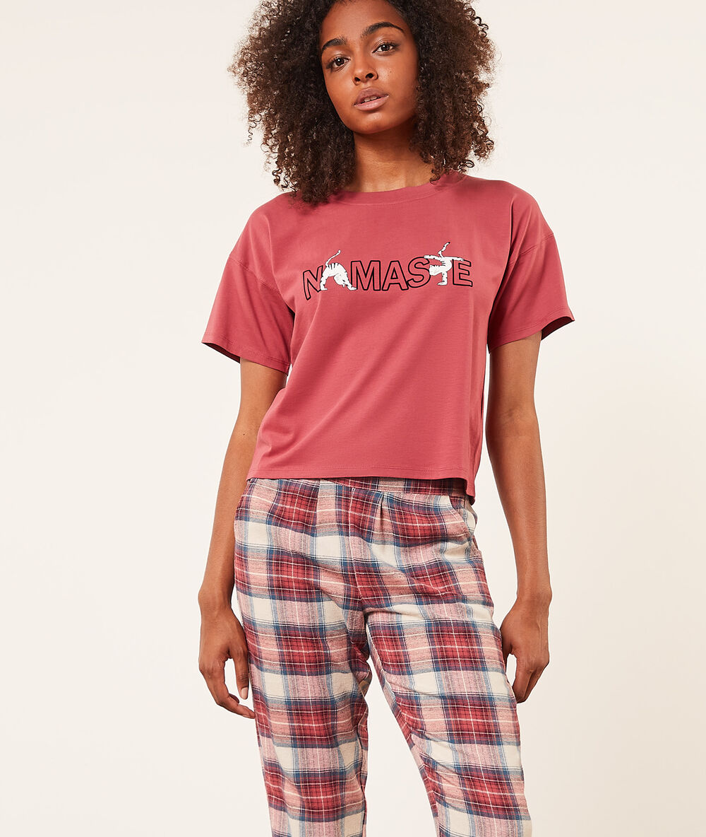 Camiseta manga corta 'namaste' ciruela.