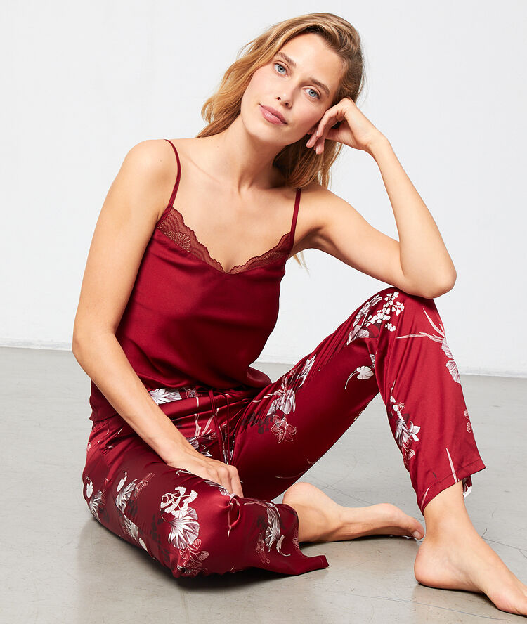 Pijama de 3 piezas de satén rojo teja.