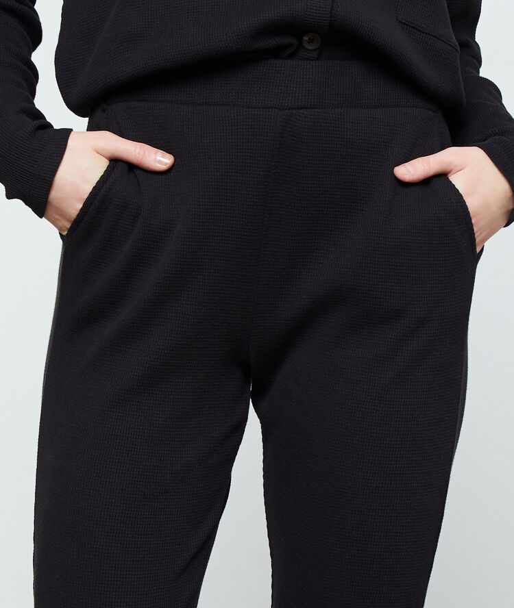 `pantalón de algodón negro.
